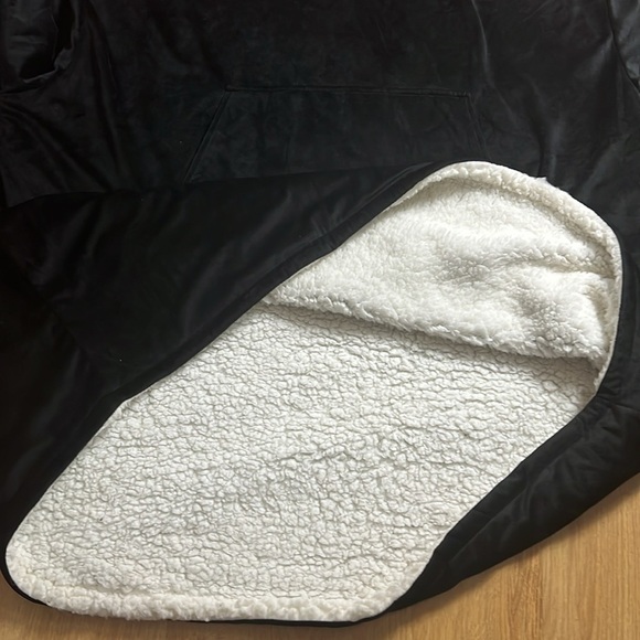 The Comfy Original One Size Wearable Blanket Micofiber Black Velour - Picture 5 of 9